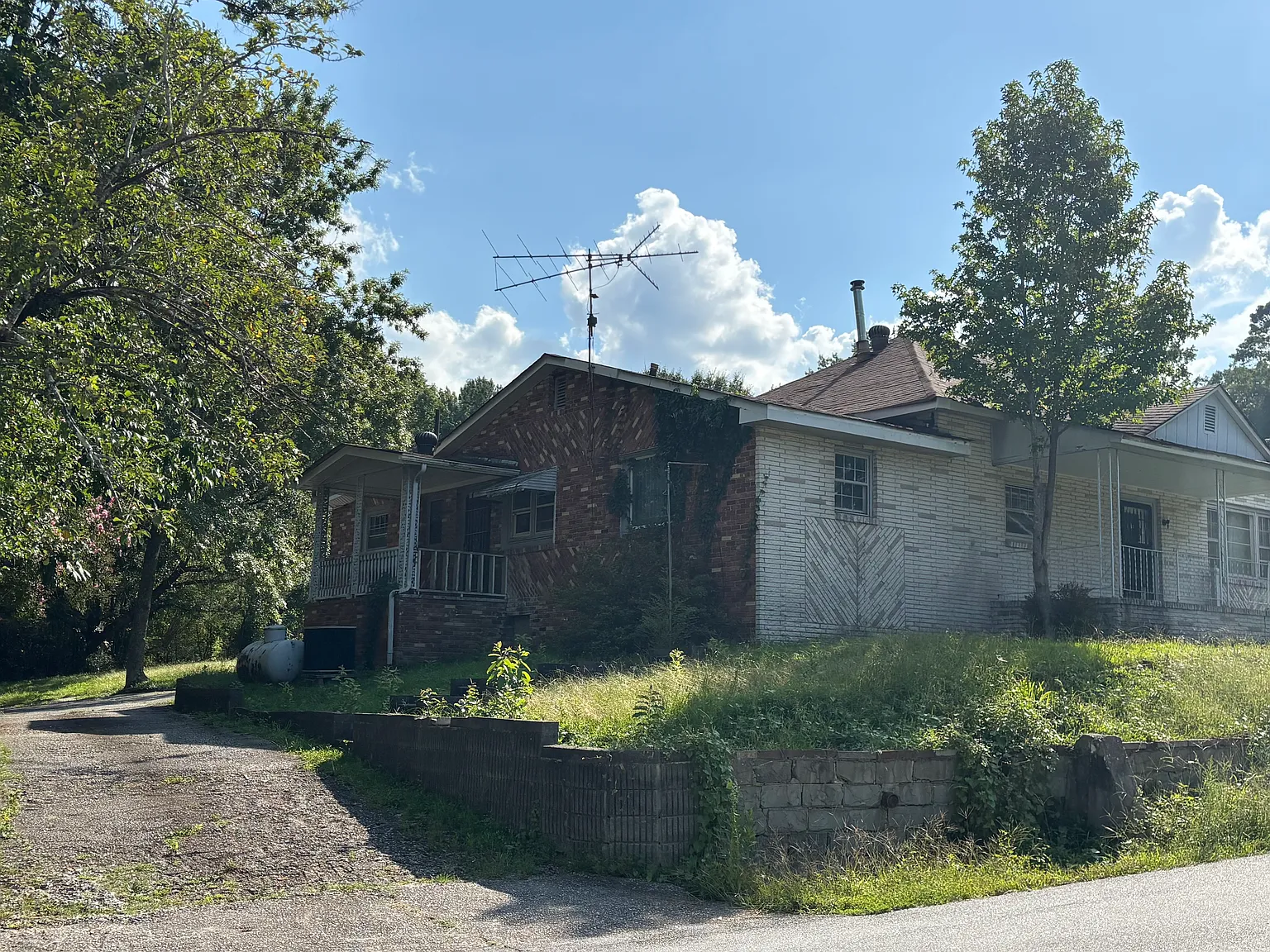 5 bed, 1824 sqft, $1,950 — Photo 1