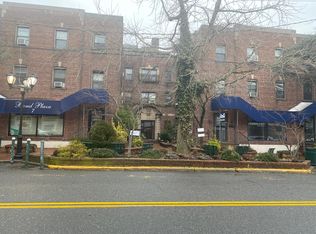 7 Bond St APT 3ER, Great Neck, NY 11021