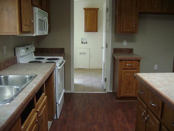 3rd image of 2455 E Leroy Ave