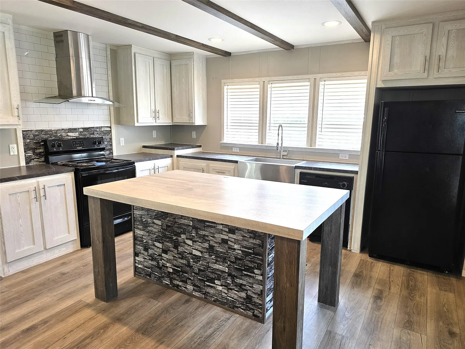 2 bed, 2.0 bath, 1056 sqft, $1,500 — Photo 2