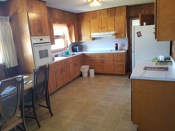 4th image of 117 Alvin St