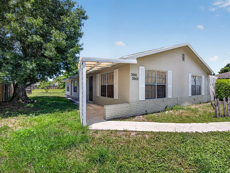 3943 Roan Ct W — Photo 2