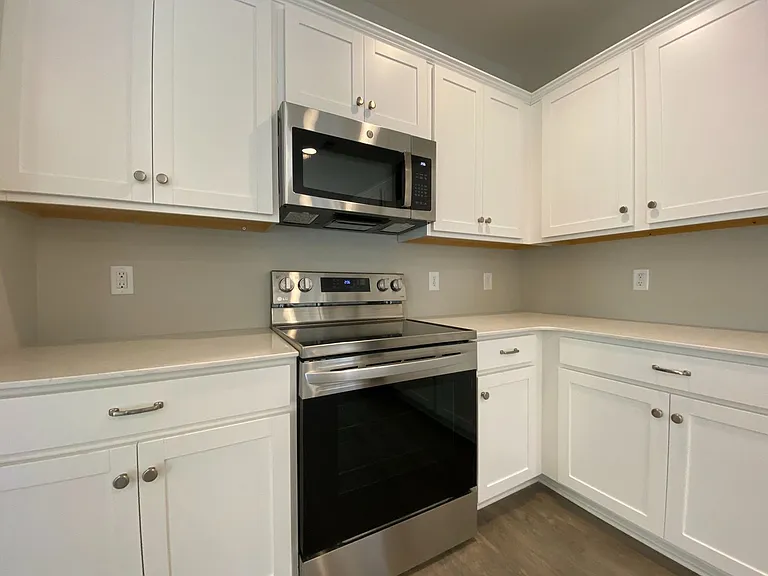 7940 Saint James Dr — Photo 6