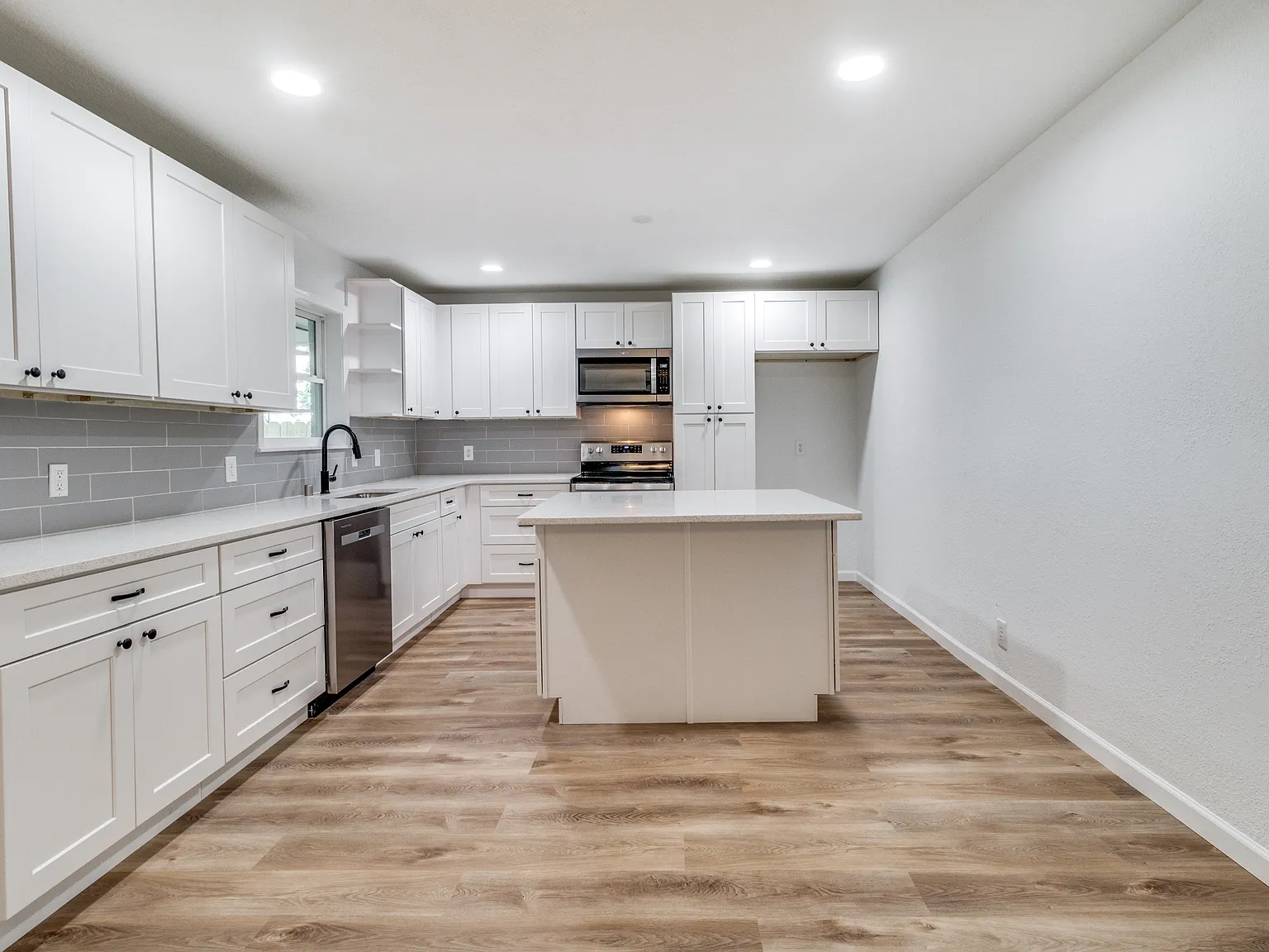 3 bed, 1450 sqft, $1,800 — Photo 3