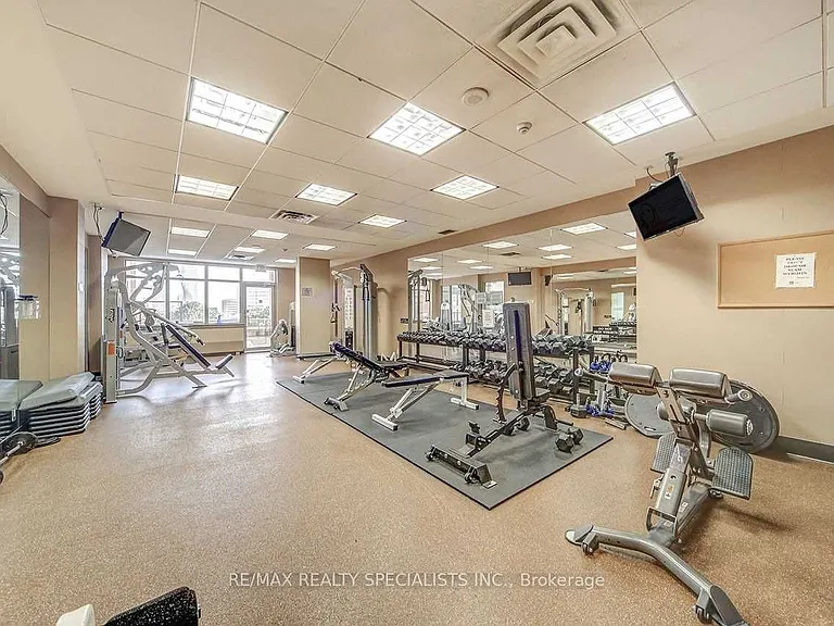 330 Princess Royal Dr #320 — Photo 30