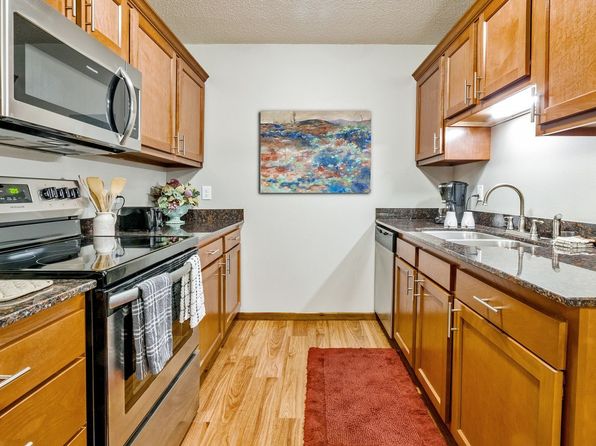 390 9th Ave SW #6
