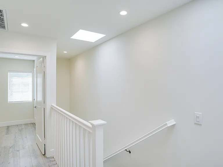 3938 S Victoria Ave — Photo 19