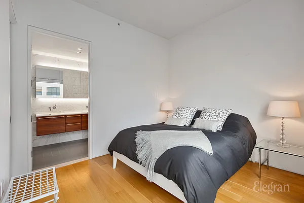 Sold by Elegran | media 22