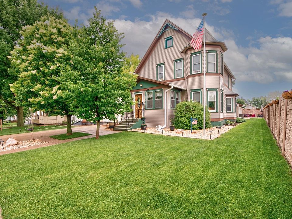 1st image of 206 Avenue B W