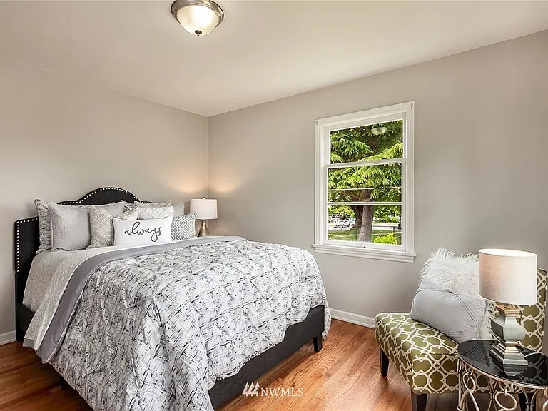 3202 42nd Ave SW — Photo 2