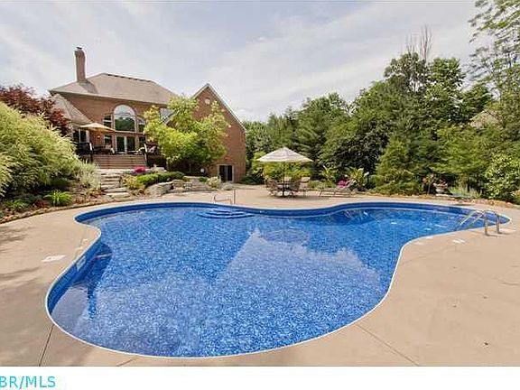 5th image of 8673 Albury Ct