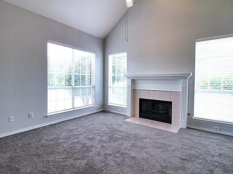 8435 Creekside Cir — Photo 5