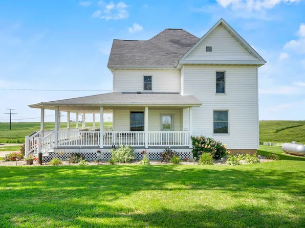 1637 280th Ave, Earlville, IA 52041