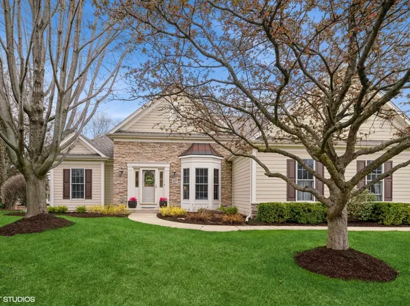 827 Columbia Cir, North Aurora, IL 60542