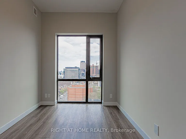 15 Queen St S #1014 — Photo 19