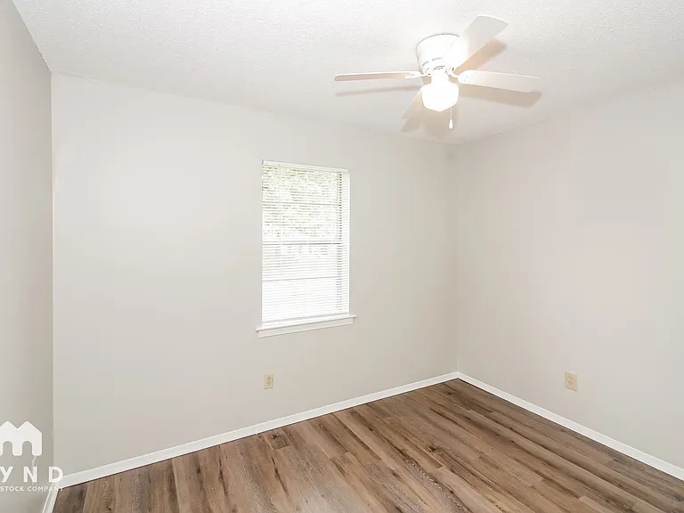6875 Embassy Cir — Photo 13