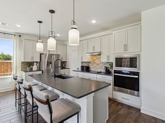 Eat-in island kitchen