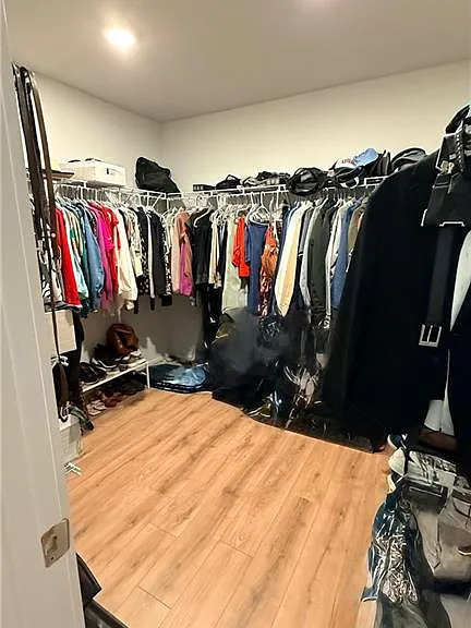 1030 Sutherland Ln — Photo 10