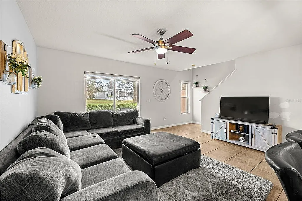 3 bed, 2.5 bath, 1480 sqft, $850 — Photo 3