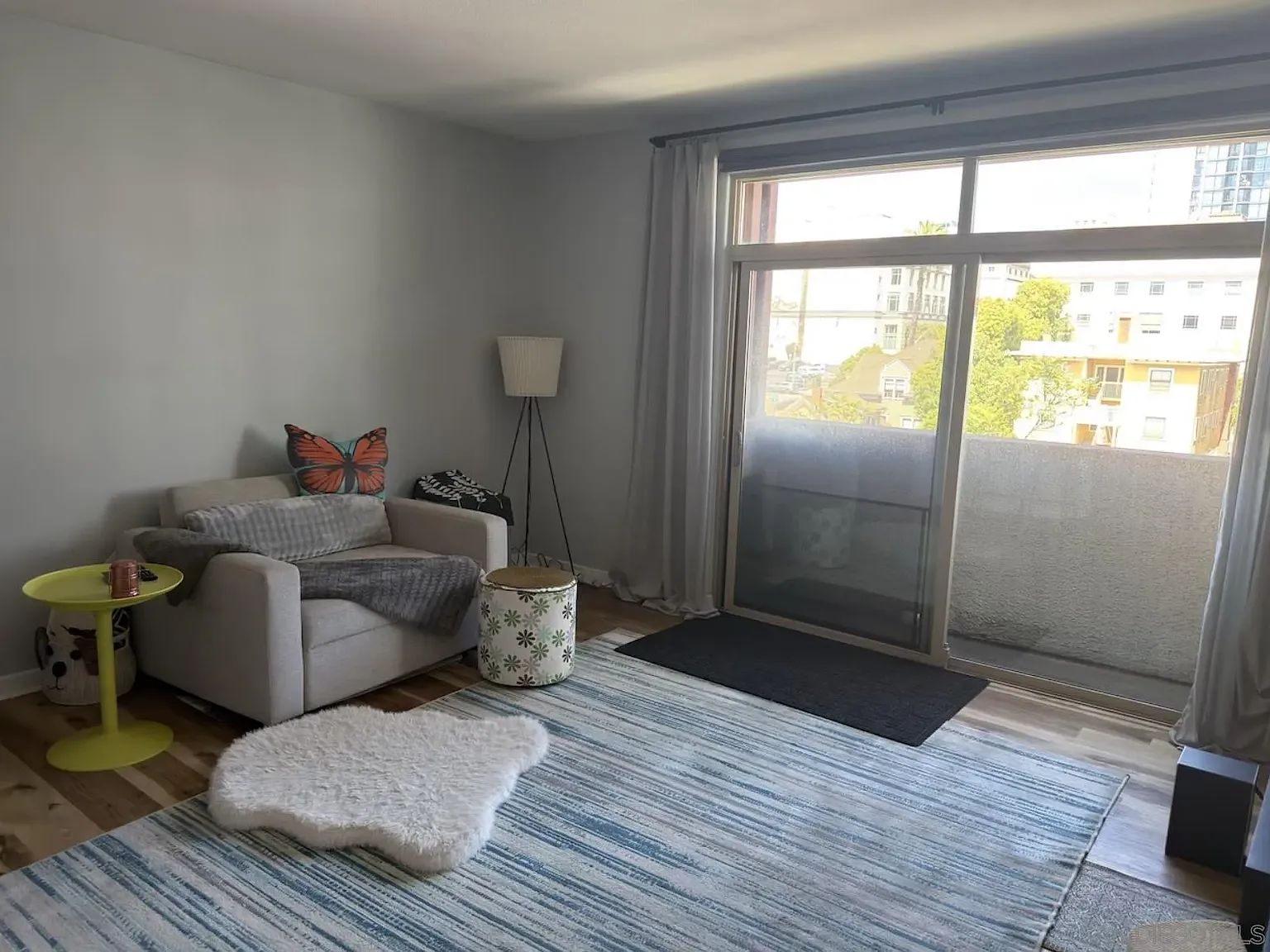 1 bed, 1.0 bath, 781 sqft, $2,898 — Photo 2