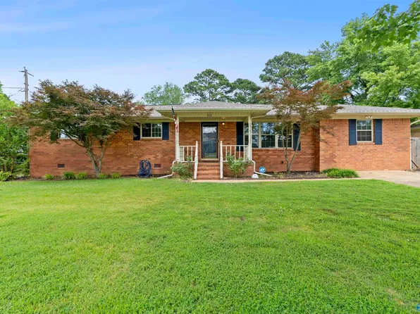 302 Cherry St NW, Hartselle, AL 35640