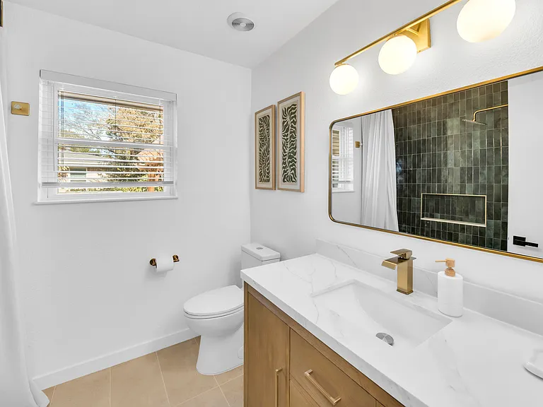 403 S Lois Ln — Photo 22