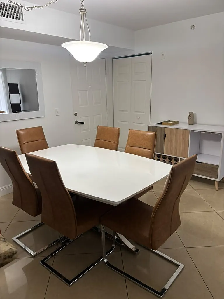 3 bed, 1084 sqft, $3,500 — Photo 2