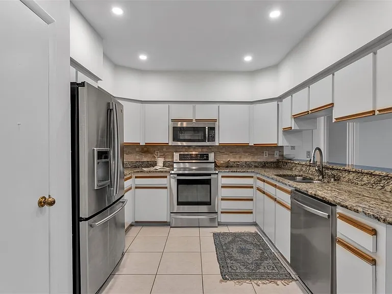 6664 Chadron Ct — Photo 13