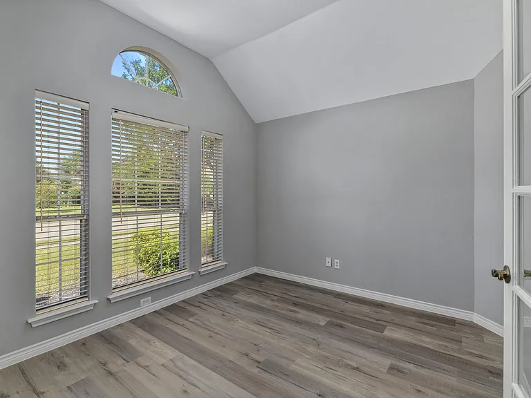 630 Lakewood Dr — Photo 6