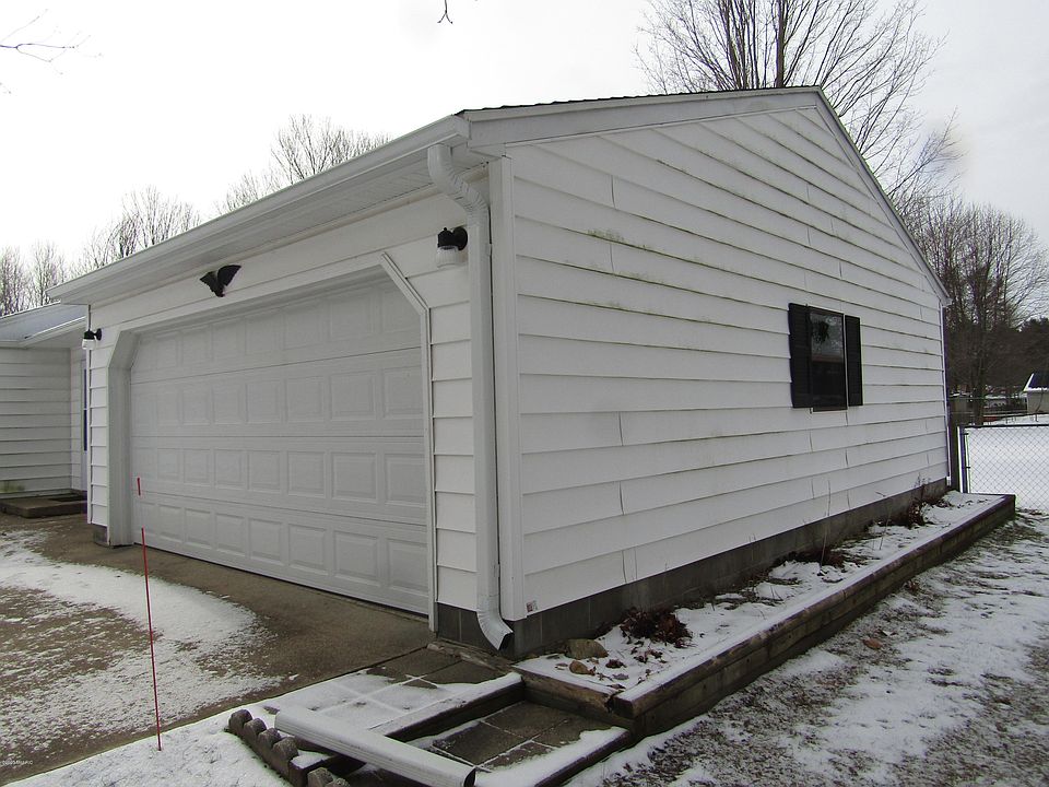 1st image of 8323 Greenwood Ln