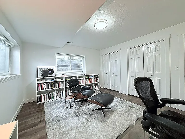 1211 W Country Ridge Dr — Photo 3