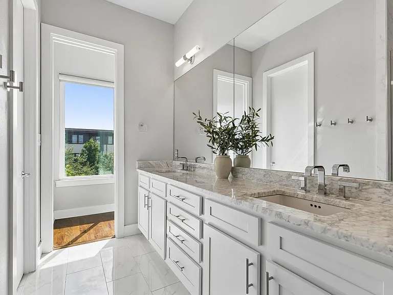4402 Lafayette St #B — Photo 17