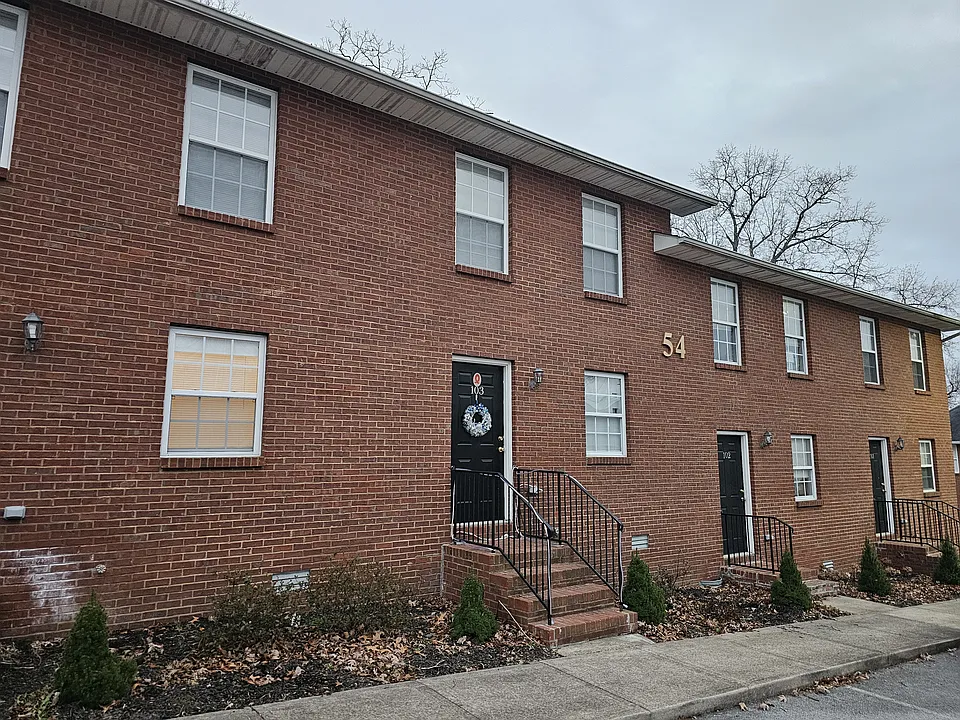 54 Jamestown Ct #101