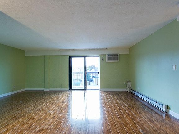 spacious living room with access to the terrace