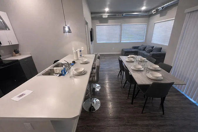 3 bed, 1011 sqft, $3,500 — Photo 3