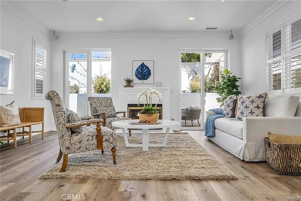 3 bed, 1976 sqft, $7,300 — Photo 3