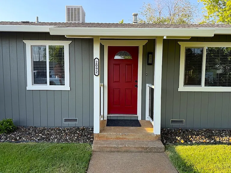 2092 Neptune Ter — Photo 3