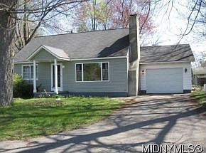 Front view with Garage