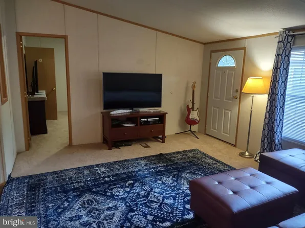 246 Jaguar Dr, Lothian, MD 20711