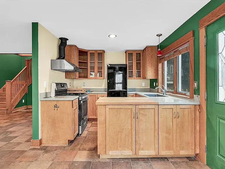 506 S Poplar St — Photo 9