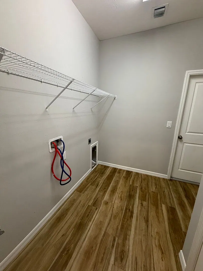 4 bed, 2.0 bath, 1914 sqft, $2,195 — Photo 4