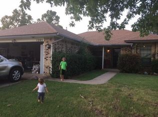 1205 NE 23rd St, Moore, OK 73160