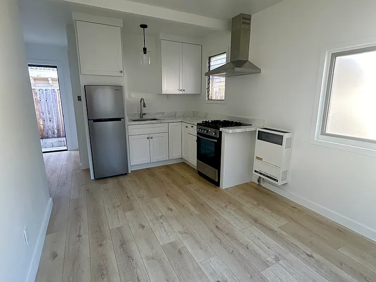 310 Ladera St #E — Photo 2