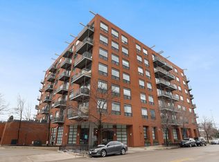 859 W Erie St APT 305, Chicago, IL
