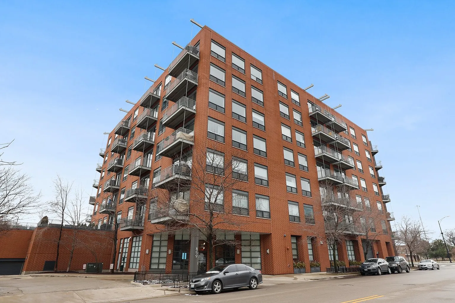 859 W Erie St APT 305 photo 1