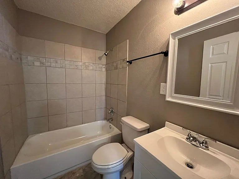 1767 S Wellington St — Photo 4
