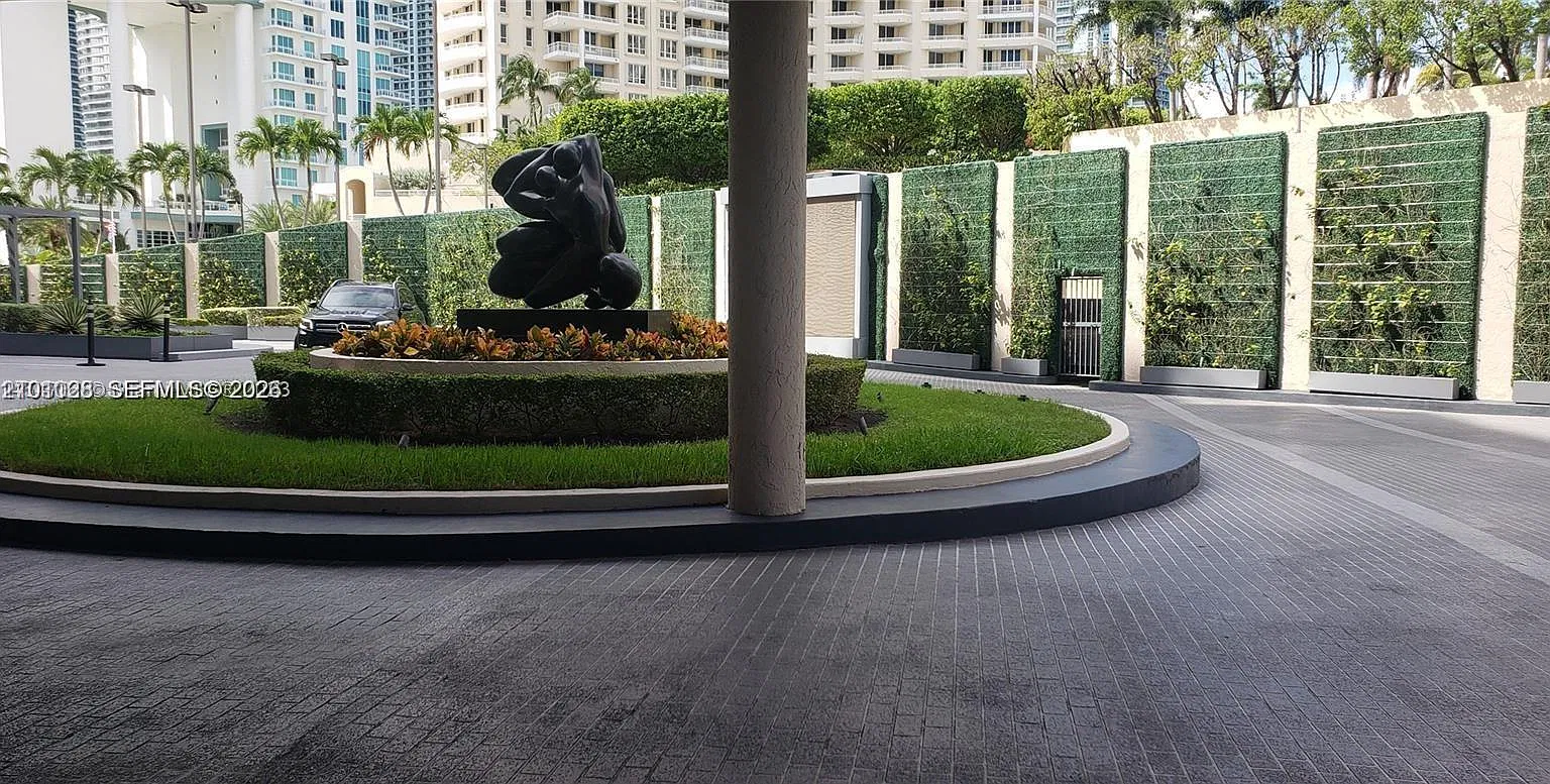 Brickell Key Ii Condo — Photo 1