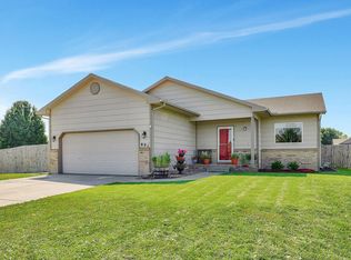 801 N Longview Ct, Valley Center, KS 67147