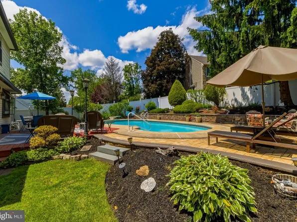 15 Tattersall Dr, Mantua, NJ 08051
