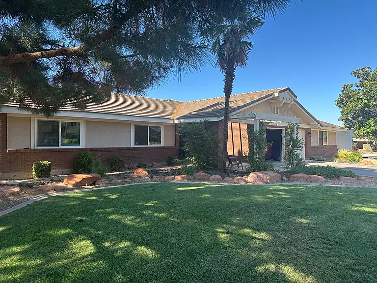 865 Larkspur Rd — Photo 1